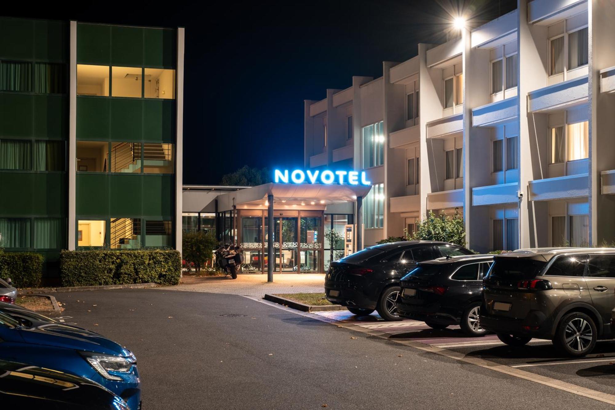 Novotel Шартр Экстерьер фото